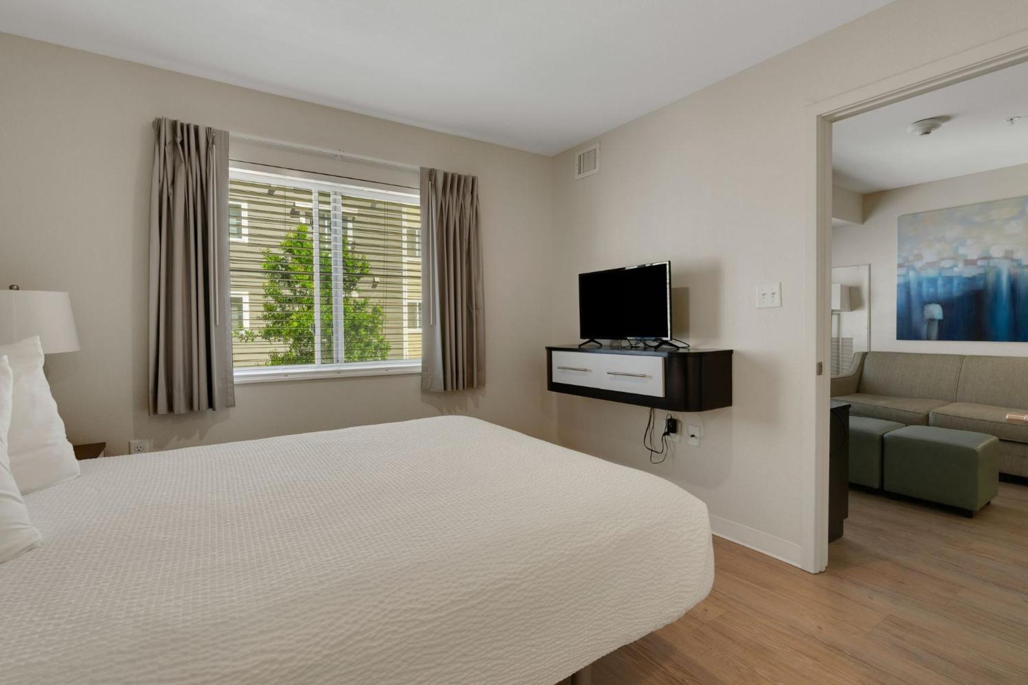 Simplicity At The Rim 1213 I Comfy 2 Bed 2 Bath Apartment