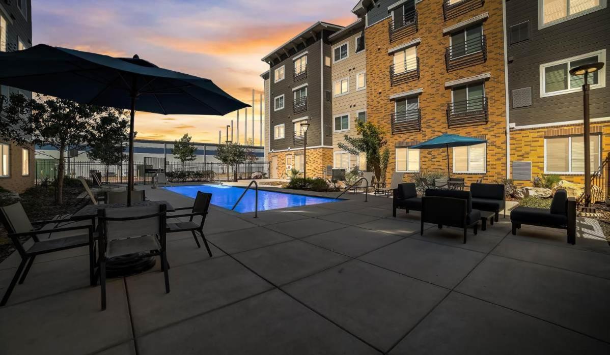 Simplicity At The Rim 1213 I Comfy 2 Bed 2 Bath Apartment